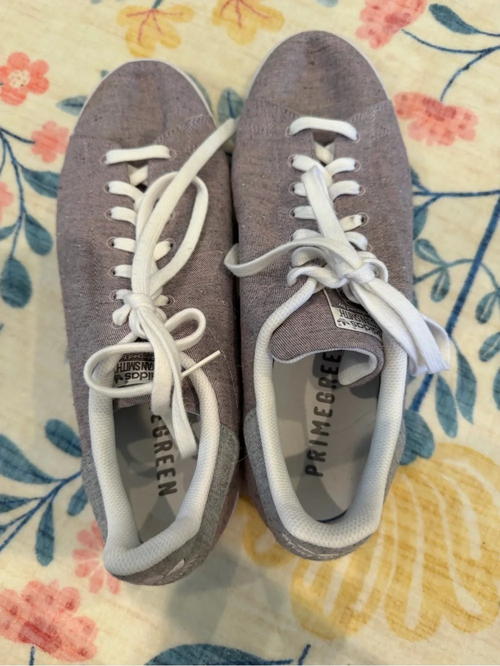 adidas  Sam smith Men's Low-Top Sneakers in Light Mauve with White Laces